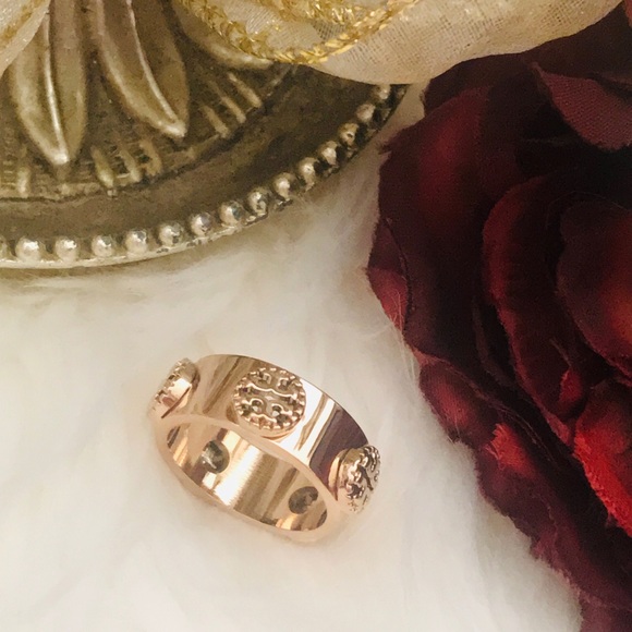TORY BURCH • Rose Gold Milgrain Logo Ring - Picture 6 of 7